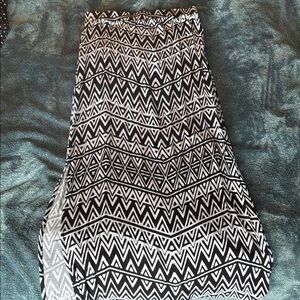 Apt. 9 Black and White Pleated Maxi Skirt